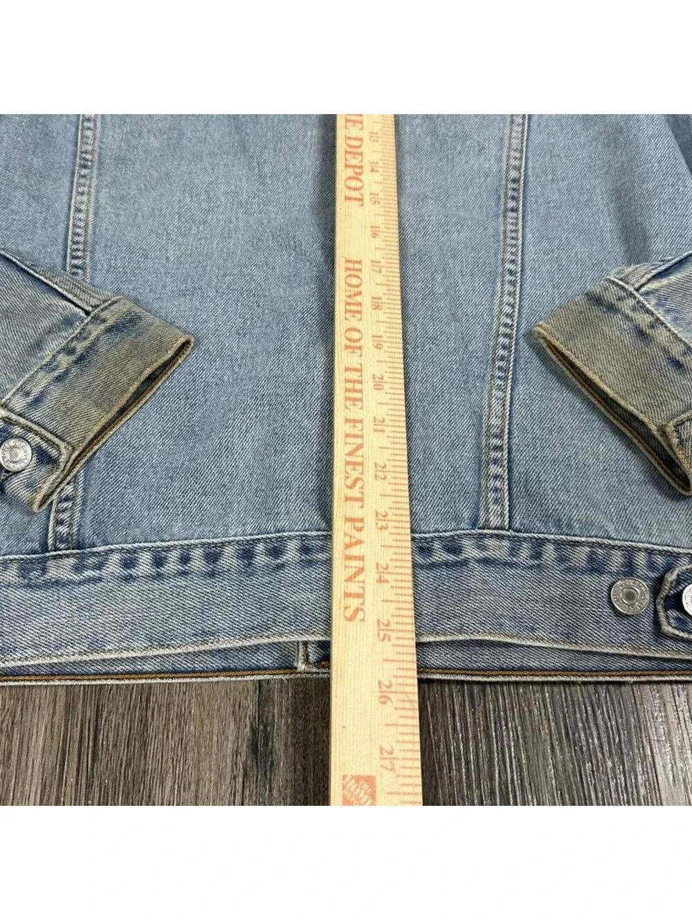 Vintage Levi’s Denim Trucker jacket distressed light washed Mens Medium